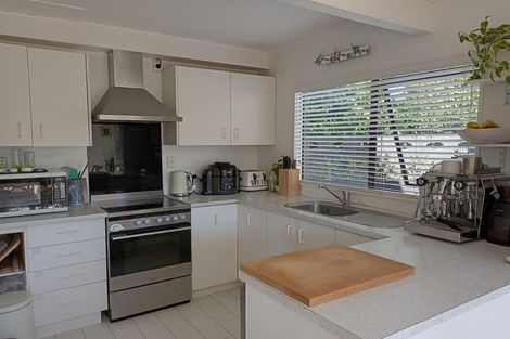 Photo of property in 2/37 Alexander Avenue, Torbay, Auckland, 0630
