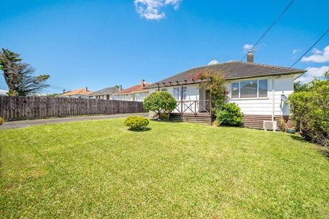Photo of property in 82 Kelman Road, Kelston, Auckland, 0602