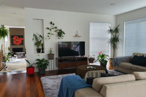 Photo of property in 3 Keating Rise, Northcross, Auckland, 0632