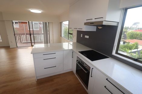 Photo of property in 2/177 Forrest Hill Road, Forrest Hill, Auckland, 0620