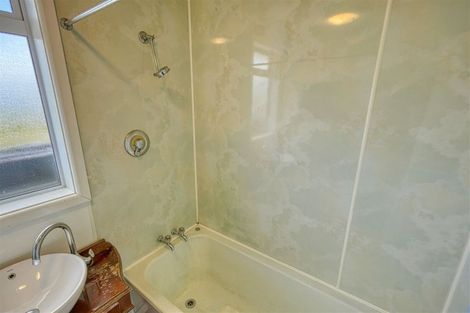 Photo of property in 42 Koe Street, Moana, 7872