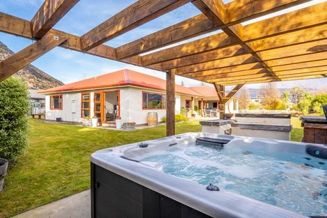 Photo of property in 15 Allenby Place, Wanaka, 9305