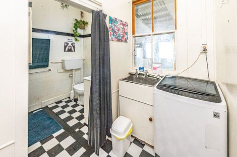 Photo of property in 17 Gloag Street, Waverley, 4510