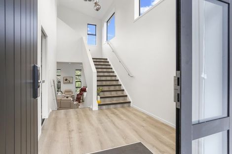 Photo of property in 69 Sunset Road, Totara Vale, Auckland, 0632