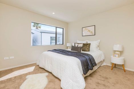 Photo of property in 2/43 Clevedon Road, Papakura, 2110