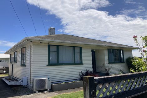 Photo of property in 89 Broadway, Waitara, 4320