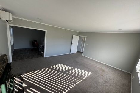 Photo of property in 24 Stokes Avenue, Te Atatu Peninsula, Auckland, 0610