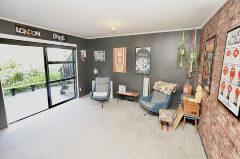 Photo of property in 7 Hillgrove Place, Fitzherbert, Palmerston North, 4410