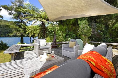 Photo of property in 19 Kamahi Road, Tennyson Inlet, 7195