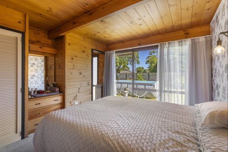 Photo of property in 12 Woodleigh Street, Frankleigh Park, New Plymouth, 4310