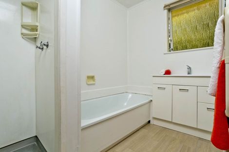 Photo of property in 7 Tahu Crescent, Sunnynook, Auckland, 0620