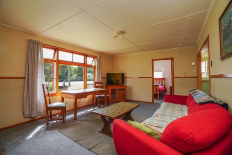 Photo of property in 17 Half Mile Road, Tuatapere, 9620