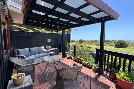 Photo of property in 6 Battiscombe Terrace, Waitara, 4320