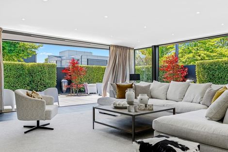 Photo of property in 116 Aikmans Road, Merivale, Christchurch, 8014