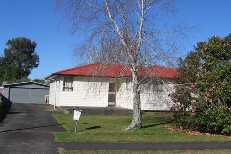 Photo of property in 6 Pukeroa Place, Papakura, 2110