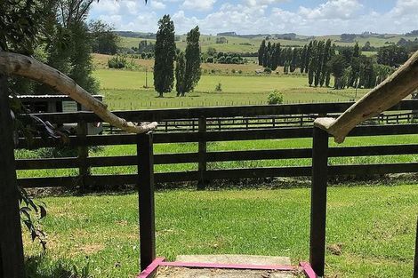 Photo of property in 28 Matakohe Road East, Matakohe, 0593