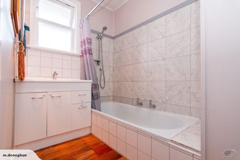 Photo of property in 2a Montrose Place, Takaro, Palmerston North, 4412