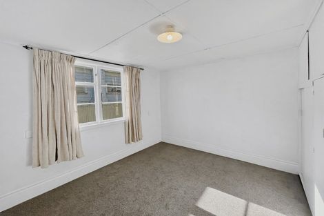 Photo of property in 21 Edgeware Road, Palmerston North, 4410