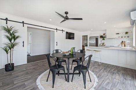 Photo of property in 30 Kapiakauri Road, One Tree Point, 0118