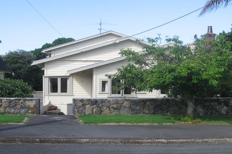 Photo of property in 2 Duders Avenue, Devonport, Auckland, 0624