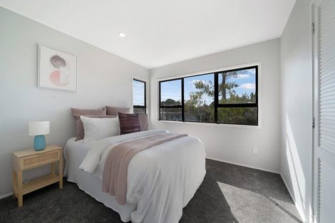 Photo of property in 10 Claverdon Drive, Massey, Auckland, 0614