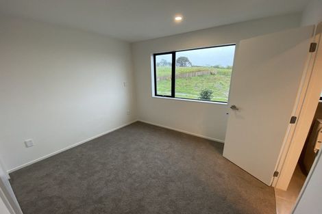 Photo of property in 35a Crestview Rise, Papakura, 2110