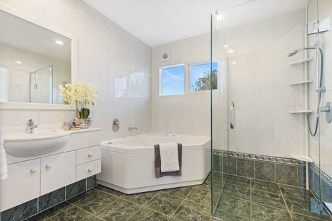 Photo of property in 825 Beach Road, Browns Bay, Auckland, 0630