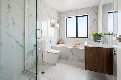 Photo of property in 421b Glenfield Road, Glenfield, Auckland, 0629