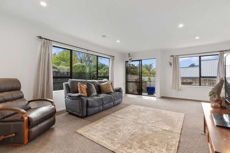 Photo of property in 13 Seaview Rise, Waiuku, 2123