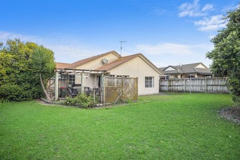 Photo of property in 52 Riverton Drive, Randwick Park, Auckland, 2105