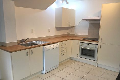 Photo of property in 2/82 Forrest Hill Road, Forrest Hill, Auckland, 0620