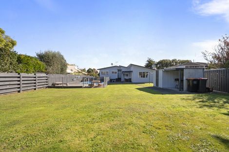 Photo of property in 2 Palliser Place, Milson, Palmerston North, 4414