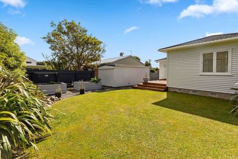 Photo of property in 16 Avon Street, Waterloo, Lower Hutt, 5011