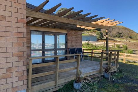 Photo of property in 15 North Street, Mokau, 4376