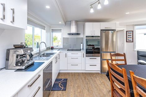 Photo of property in 34 Selwyn Crescent, College Estate, Whanganui, 4500