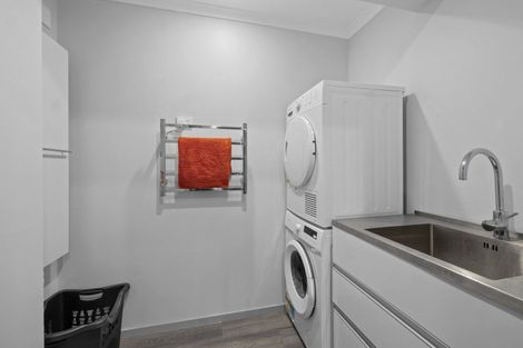 Photo of property in 39 Carlton Terrace, Westown, New Plymouth, 4310