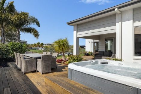 Photo of property in 42 Cassinia Close, Papamoa Beach, Papamoa, 3118