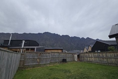 Photo of property in 33 Drysdale Road, Jacks Point, 9371