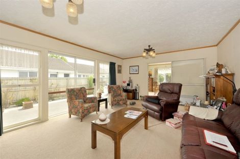 Photo of property in 17 Woodstock Place, Russley, Christchurch, 8042