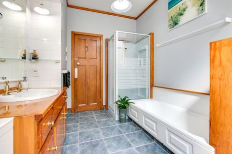 Photo of property in 18 Sealy Road, Bluff Hill, Napier, 4110