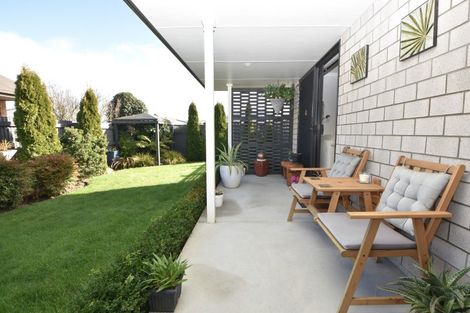 Photo of property in 2 Hereford Drive, Carterton, 5713