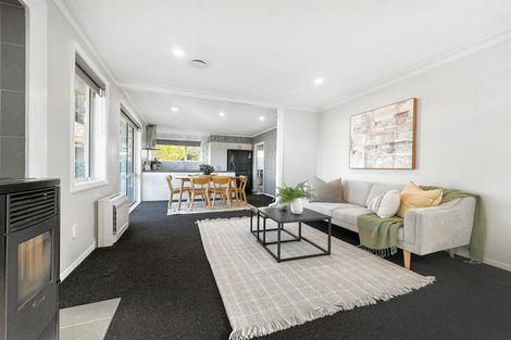 Photo of property in 6 Dymock Place, Bishopdale, Christchurch, 8053