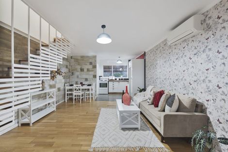 Photo of property in 7/108 West Coast Road, Glen Eden, Auckland, 0602