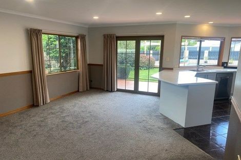 Photo of property in 11 Shelter Grove, Frankleigh Park, New Plymouth, 4310