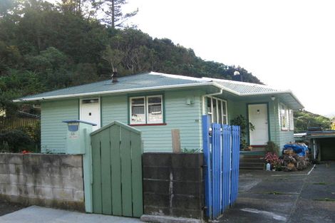 Photo of property in 33 Shackleton Grove, Stokes Valley, Lower Hutt, 5019