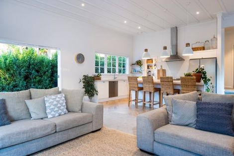 Photo of property in 33 Outlook Road, Greenhithe, Auckland, 0632