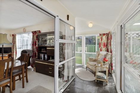 Photo of property in 5 Lees Grove, Wainuiomata, Lower Hutt, 5014