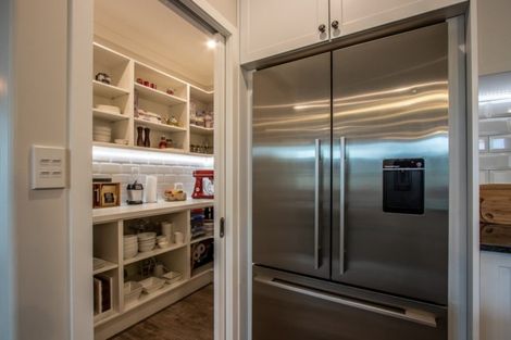 Photo of property in 37 Waipunahau Road, Waikanae, 5036