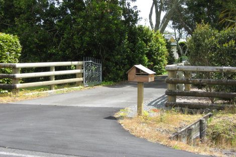Photo of property in 108 Boord Crescent, Kumeu, 0891