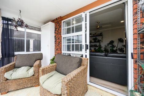 Photo of property in 6 Grange Place, Milson, Palmerston North, 4414